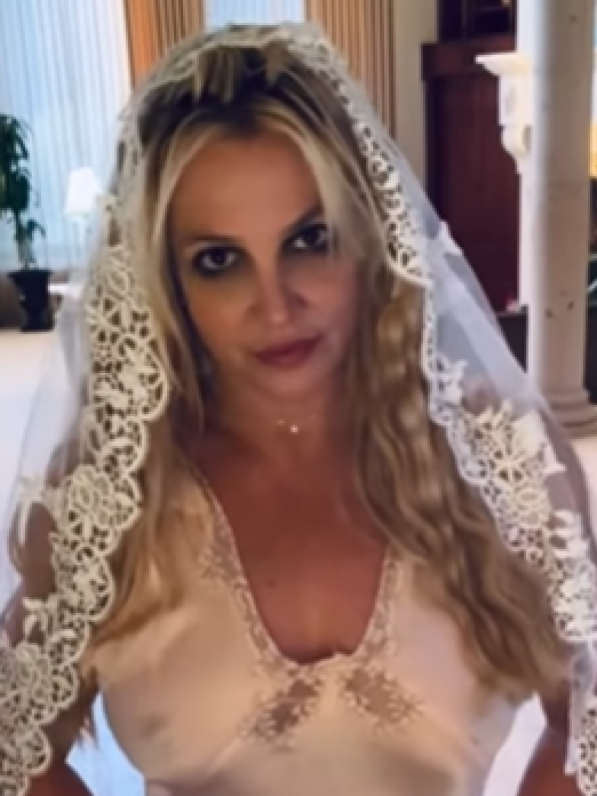 La cantante, vestida de novia, el día de su boda.