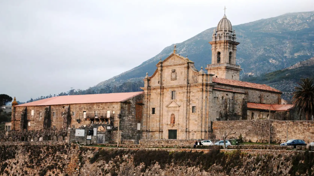 Monasterio de Santa María de Oia.