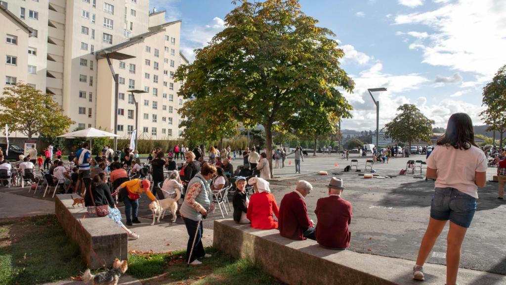 El mercadillo de Os Mallos, en A Coruña, cambia de ubicación a la explanada próxima al edificio Aliko