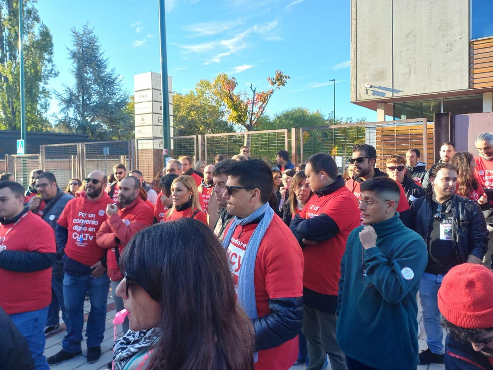 Empleados de RTVCyL en una concentración en Valladolid