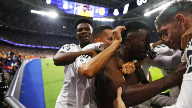 Vinicius y sus compañeros celebran uno de sus goles en la remontada al Dortmund