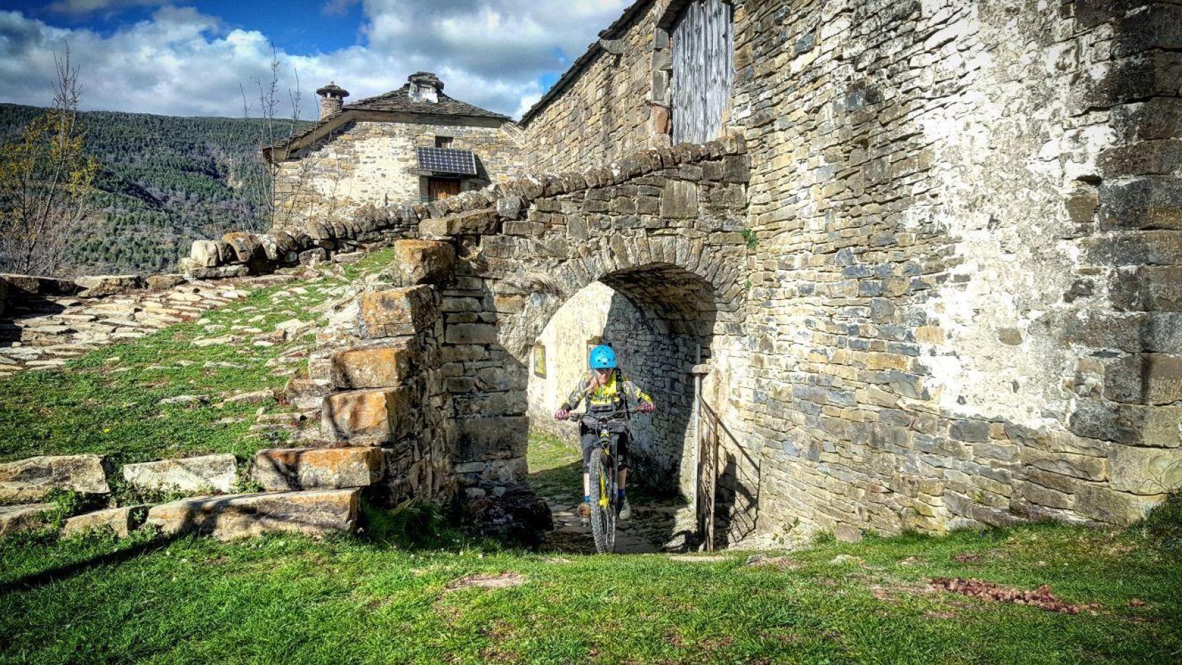 Pueblo abandonado de Susín. Foto: Turismo de Biescas.