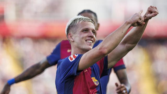 Dani Olmo celebra un gol con el FC Barcelona