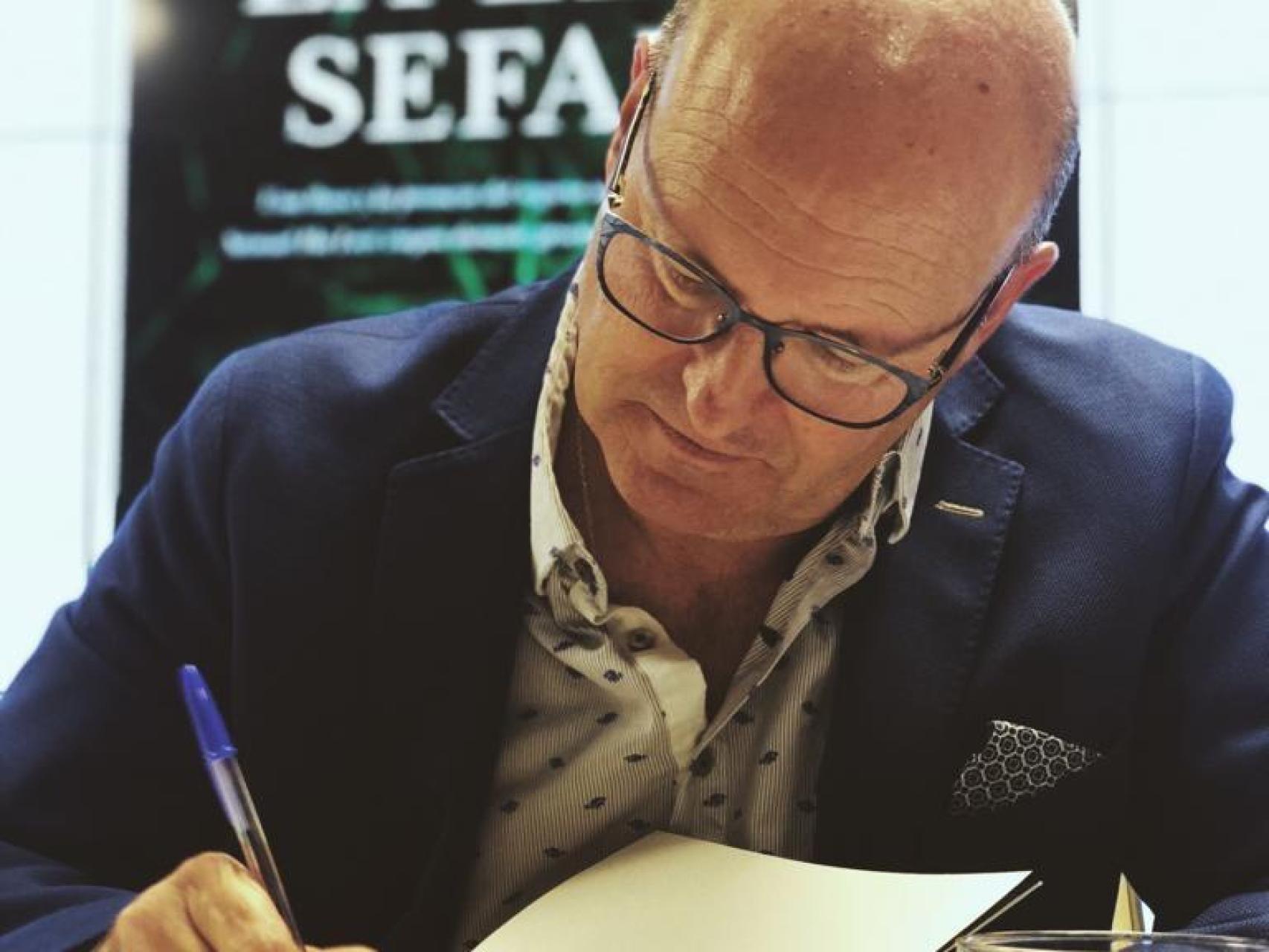 Pepe Mel, durante la presentación de una de sus novelas.