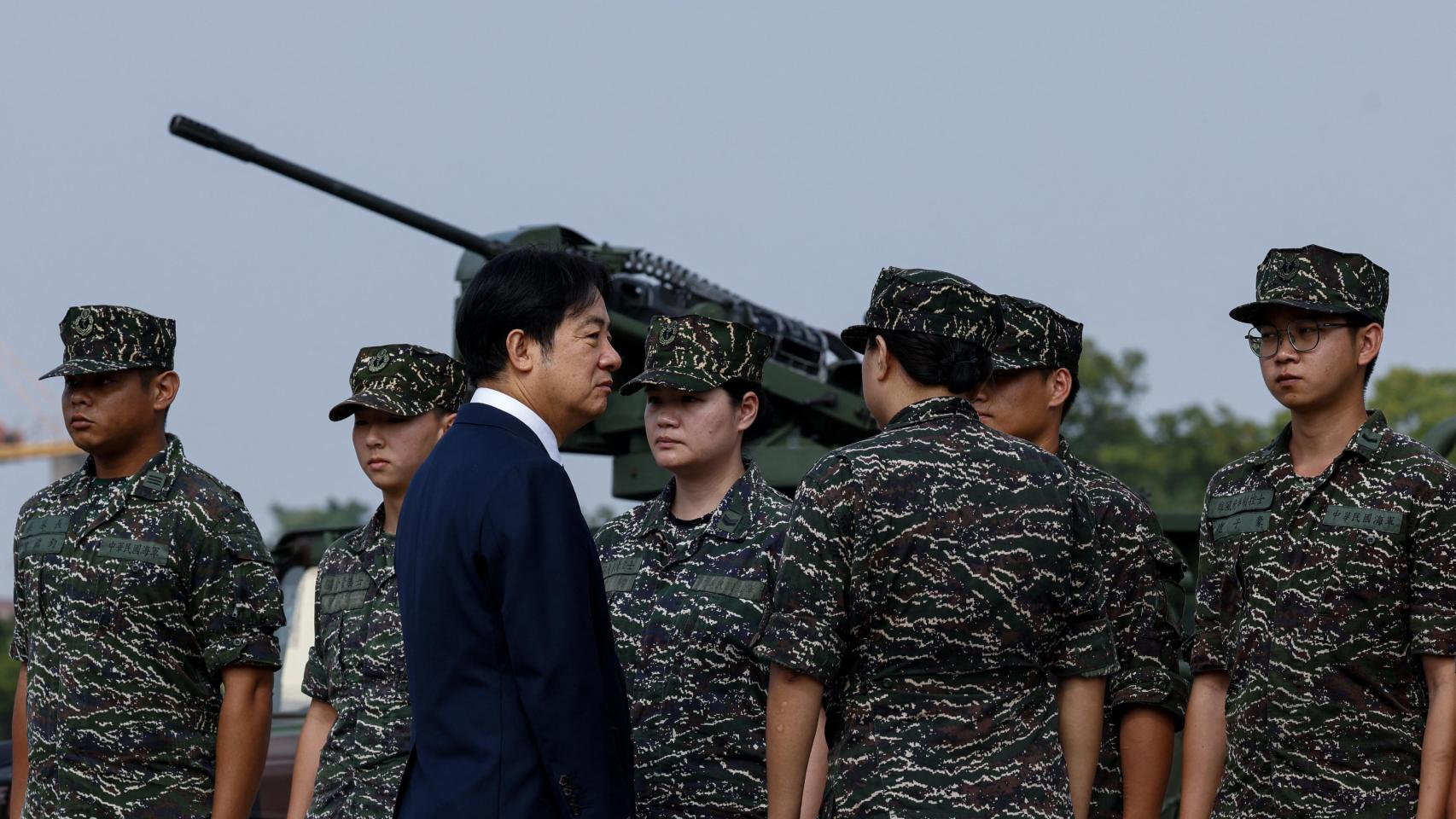 El presidente taiwanés Lai Ching-te en una visita a una base militar el pasado 18 de octubre tras las recientes maniobras chinas.