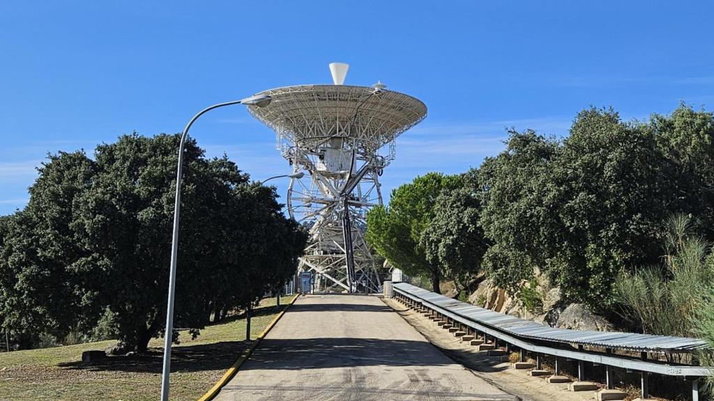 Antena en desuso de la estación de la NASA en Robledo de Chavela