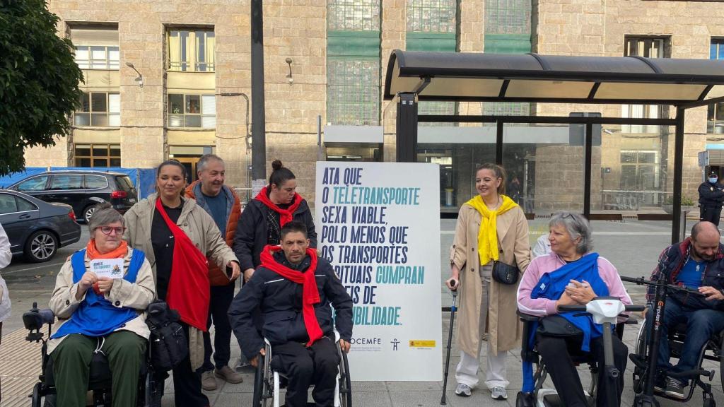 Concentración de Grumico por un transporte accesible en A Coruña