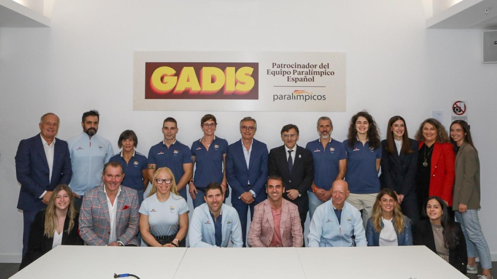 El equipo paralímpico español visita Gadis para agradecer su patrocinio desde 2007