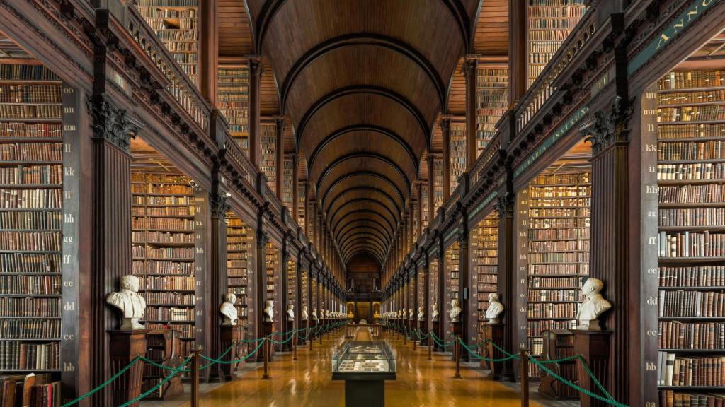 Long Room del Trinity College en Dublín. Foto: Wikipedia.