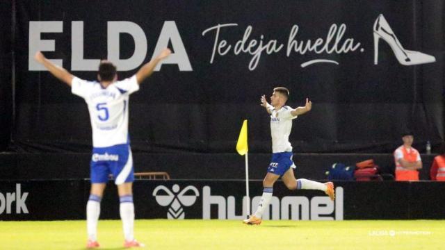 Bazdar celebra el primer tanto del Real Zaragoza.