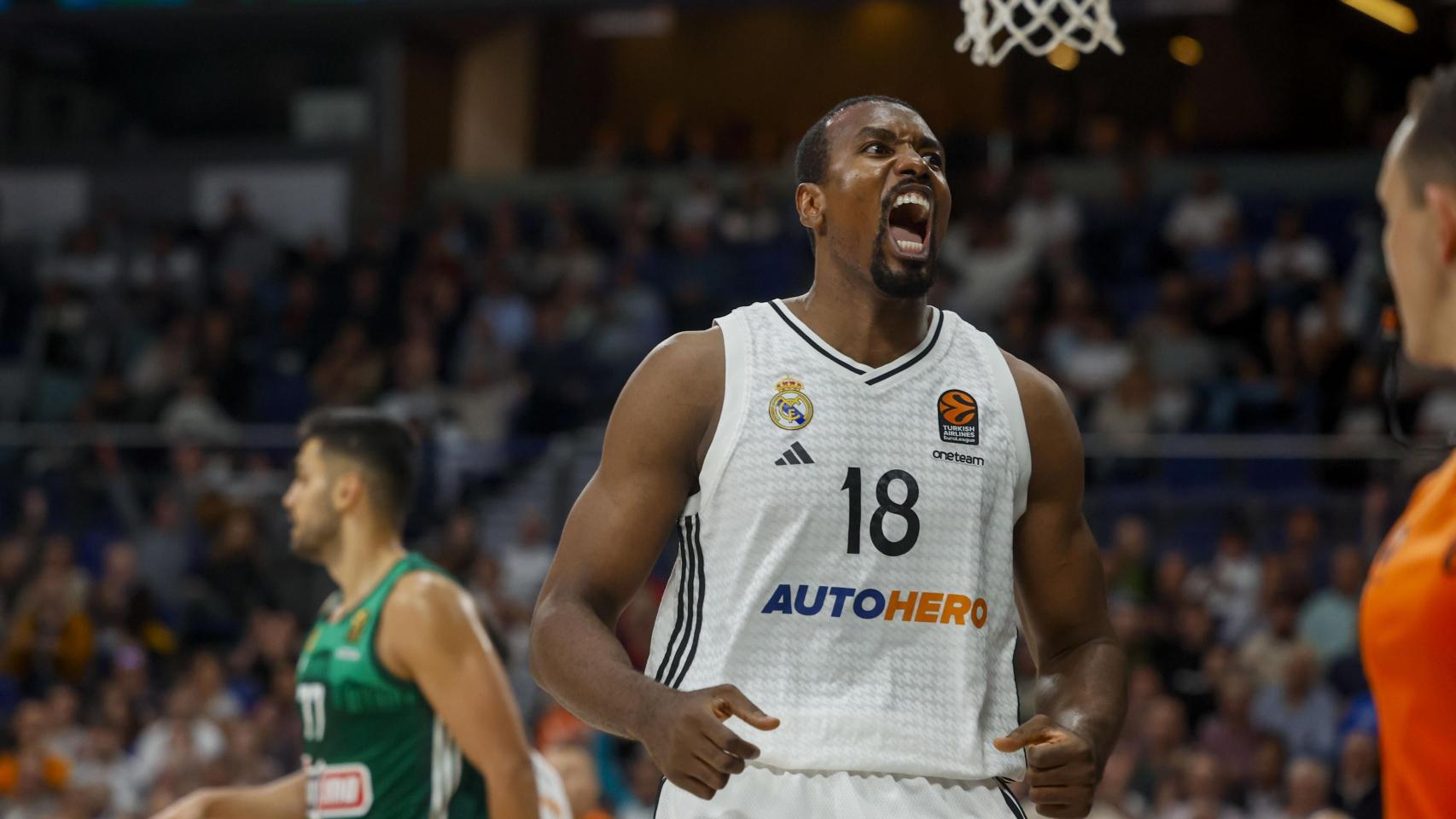 Serge Ibaka, contra el Panathinaikos