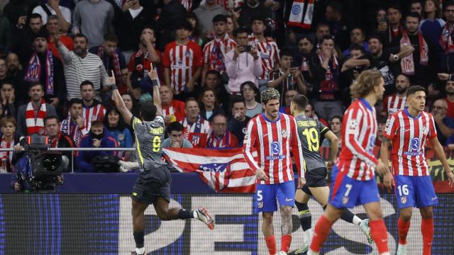 Jonathan David celebra uno de los goles marcados en el partido.