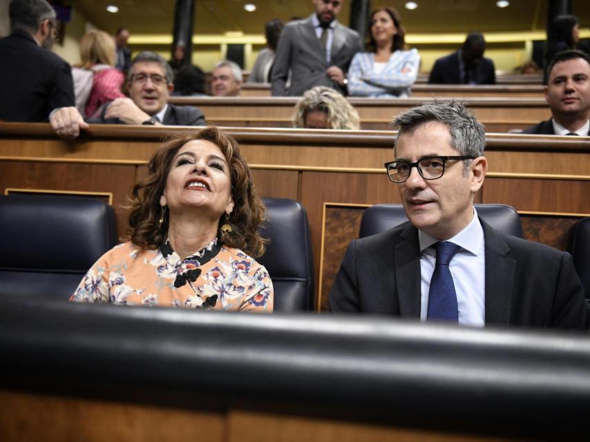 María Jesús Montero y Félix Bolaños en el Congreso de los Diputados.