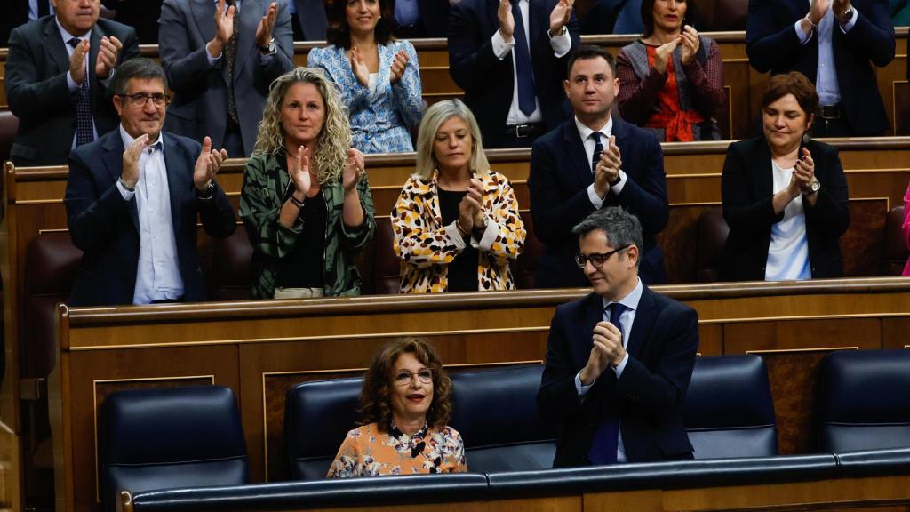 La vicepresidenta primera, María Jesús Montero, y el ministro de Presidencia, Félix Bolaños, este miércoles en el Congreso.