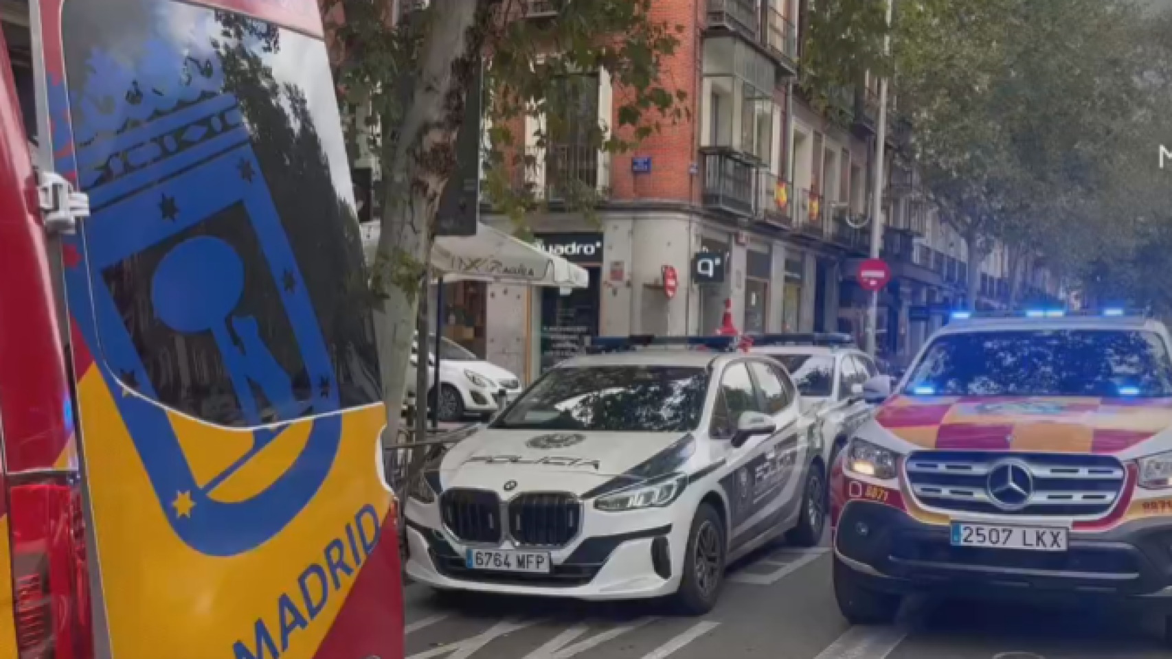 Emegercias y Policía en el lugar de los hechos.