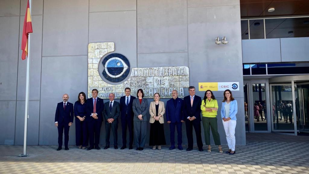 Foto familia de la inauguración del IEO Málaga.