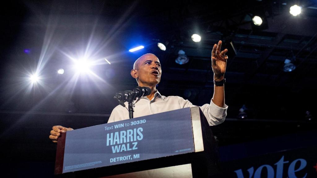 Barack Obama durante su intervención en el mitin de Detroit en apoyo a Kamala Harris.