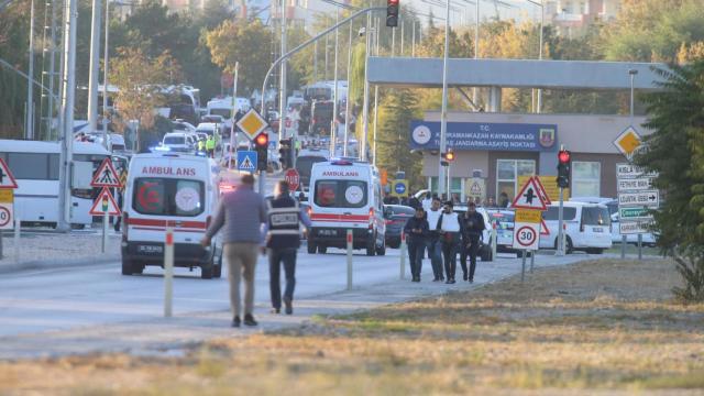 Las ambulancias llegan al lugar del atentado.