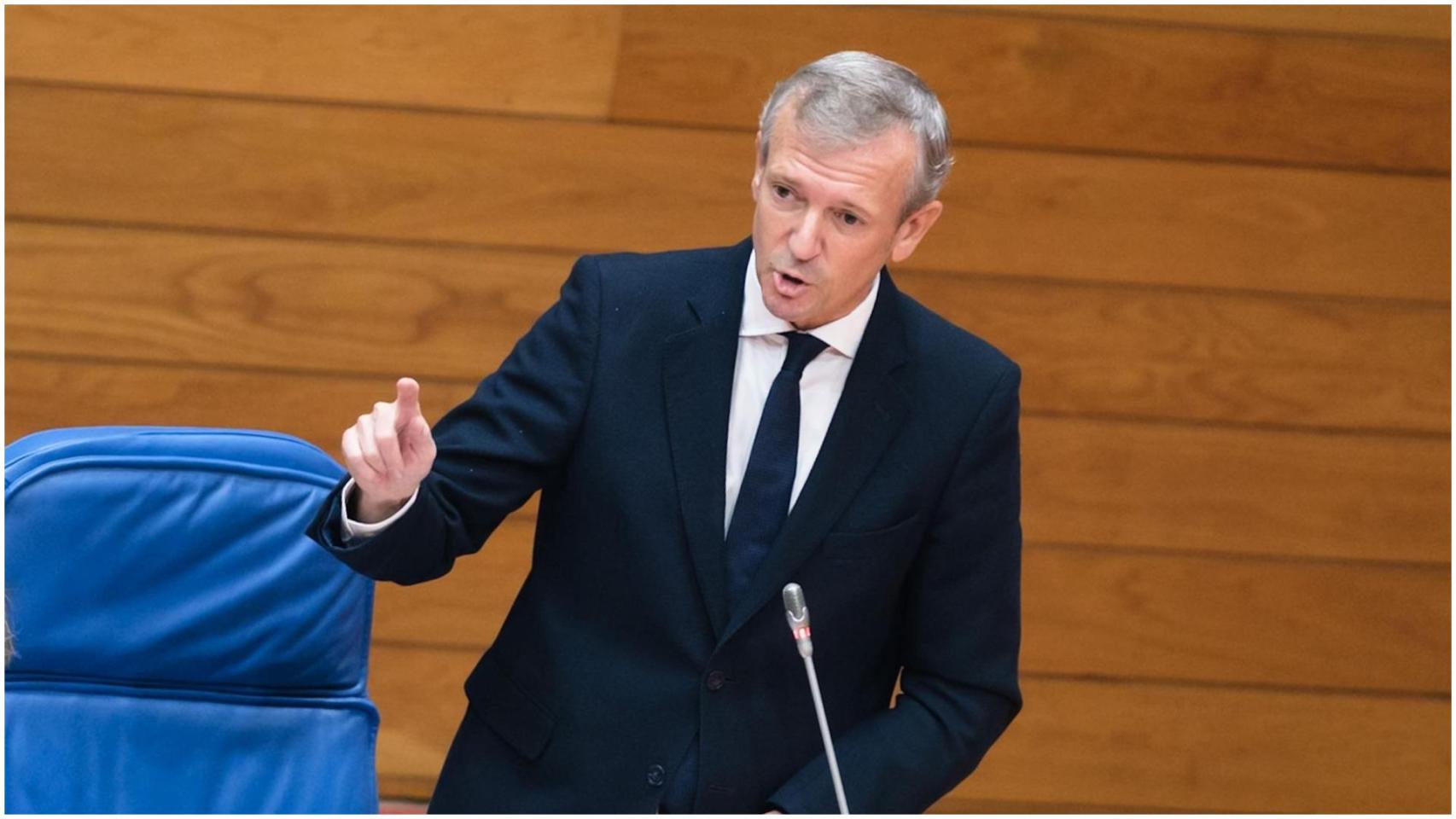 El presidente de la Xunta, Alfonso Rueda, en la sesión de control del Parlamento de Galicia