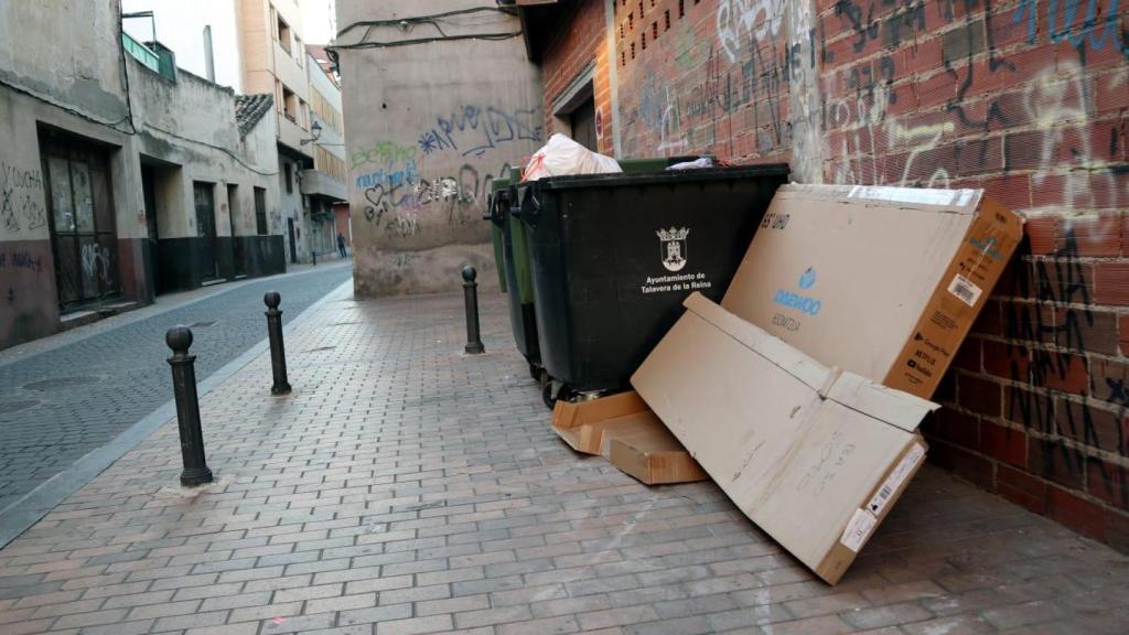 Una céntrica calle de Talavera este miércoles. Fotos: Abel Martínez.