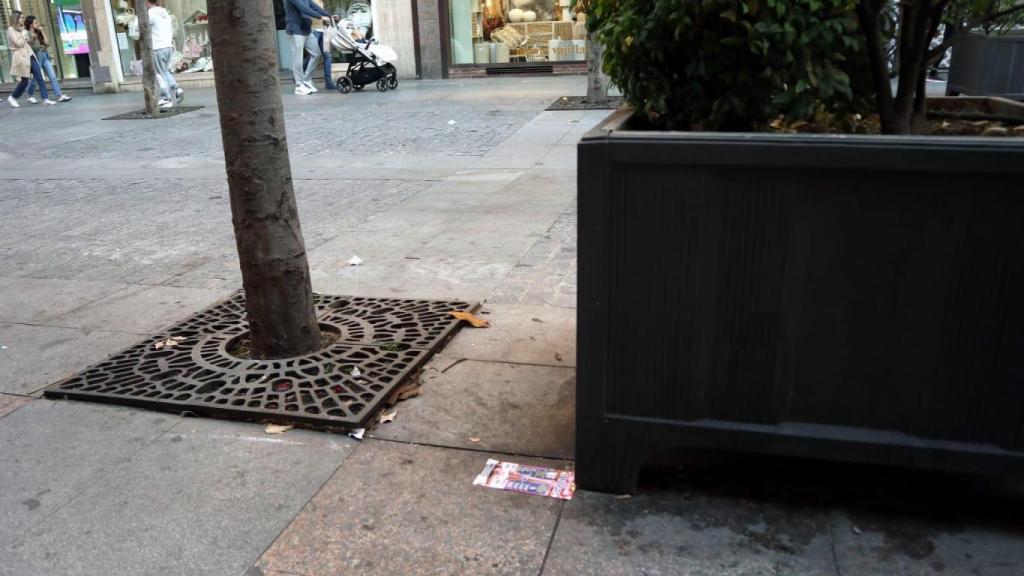 Suciedad en las calles del centro de Talavera.