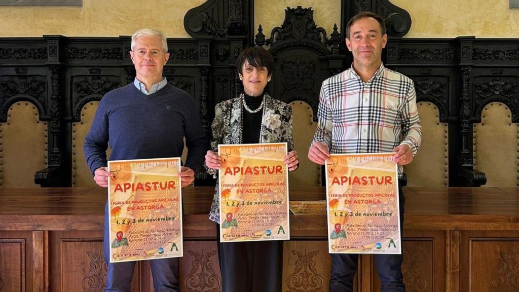 Juan José Alonso Martínez, Ana Fe Astorgano y Julián García en la presentación