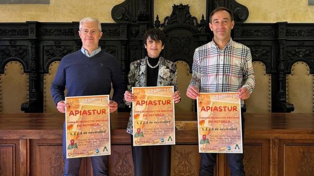 Juan José Alonso Martínez, Ana Fe Astorgano y Julián García en la presentación