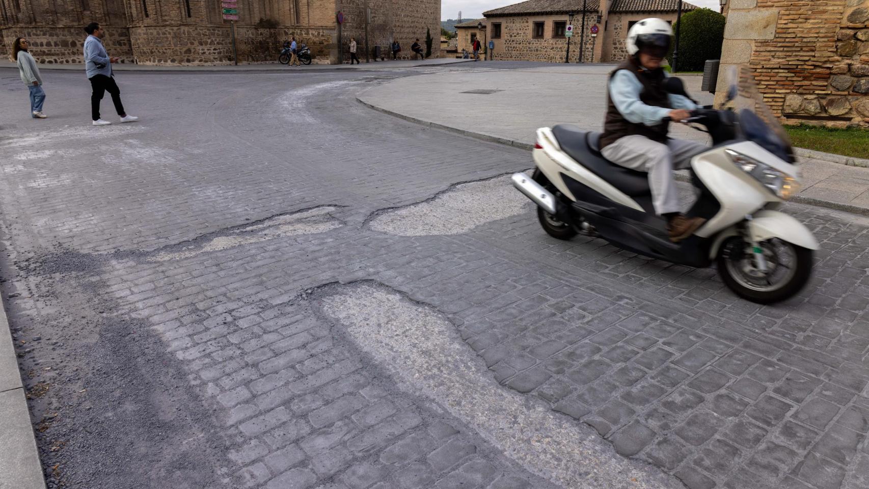 Críticas por las obras en el entorno de la Puerta de Bisagra en Toledo. Fotos: Javier Longobardo.