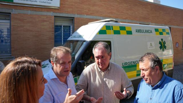 Espadas, en un acto frente a un centro de Salud.