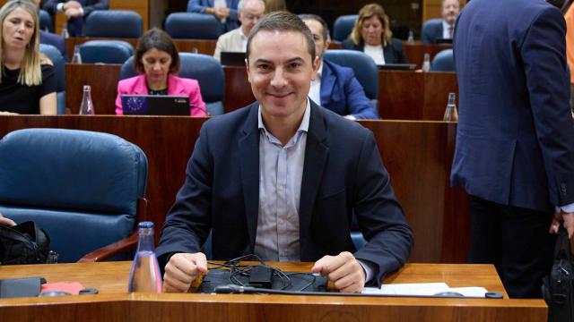 El Secretario general del PSOE madrileño Juan Lobato, durante un pleno en la Asamblea de Madrid.