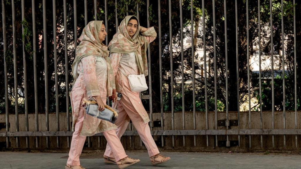 Dos mujeres musulmanas durante la Fiesta del Cordero en Madrid el pasado mes de junio.