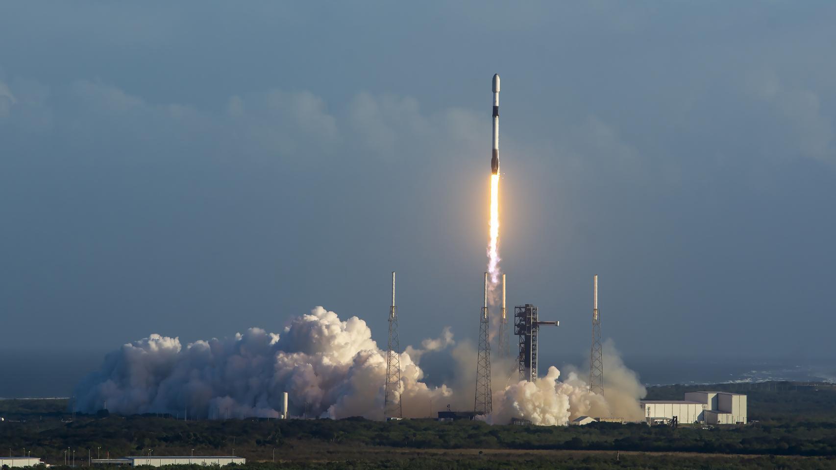 Un cohete Falcon 9 de SpaceX en uno de sus últimos lanzamientos.