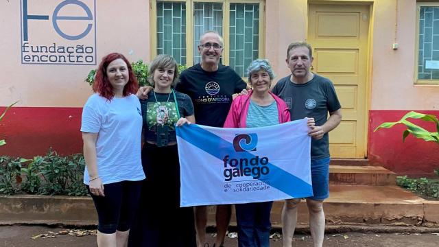 El regidor de Nigrán junto a una delegación del Fondo Galego de Cooperación.