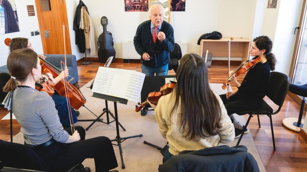 El maestro Günter Pichler en una de sus clases. Foto: Escuela Reina Sofía