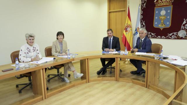 El conselleiro de Cultura, Lingua e Xuventude, José López Campos, y el secretario xeral da Lingua, Valentín García, se reúne con la portavoz nacional del BNG, Ana Pontón, y la diputada nacionalisa Mercedes Queixas