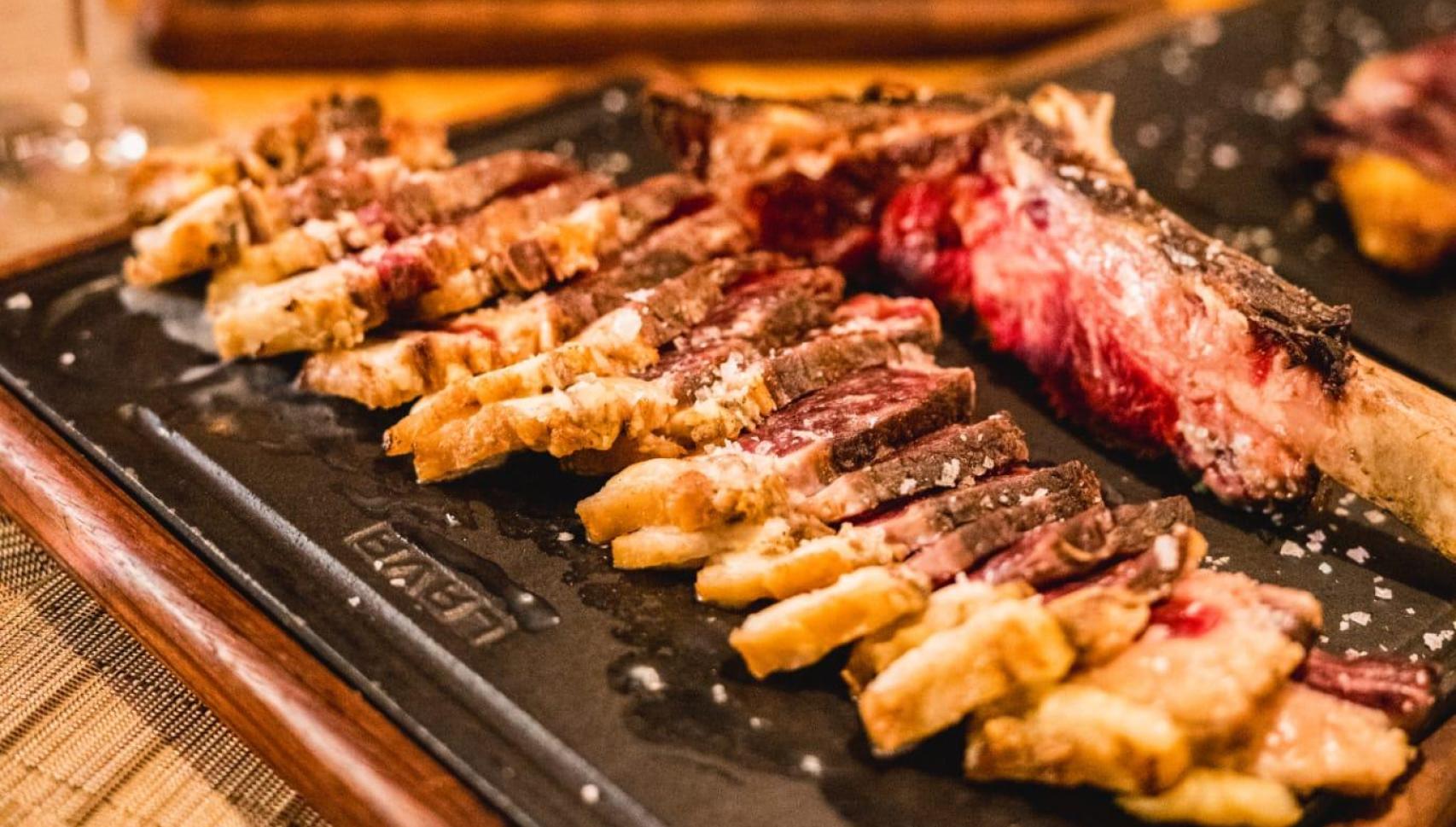 La carne de alta calidad, plato fuerte de Bendita Burger.