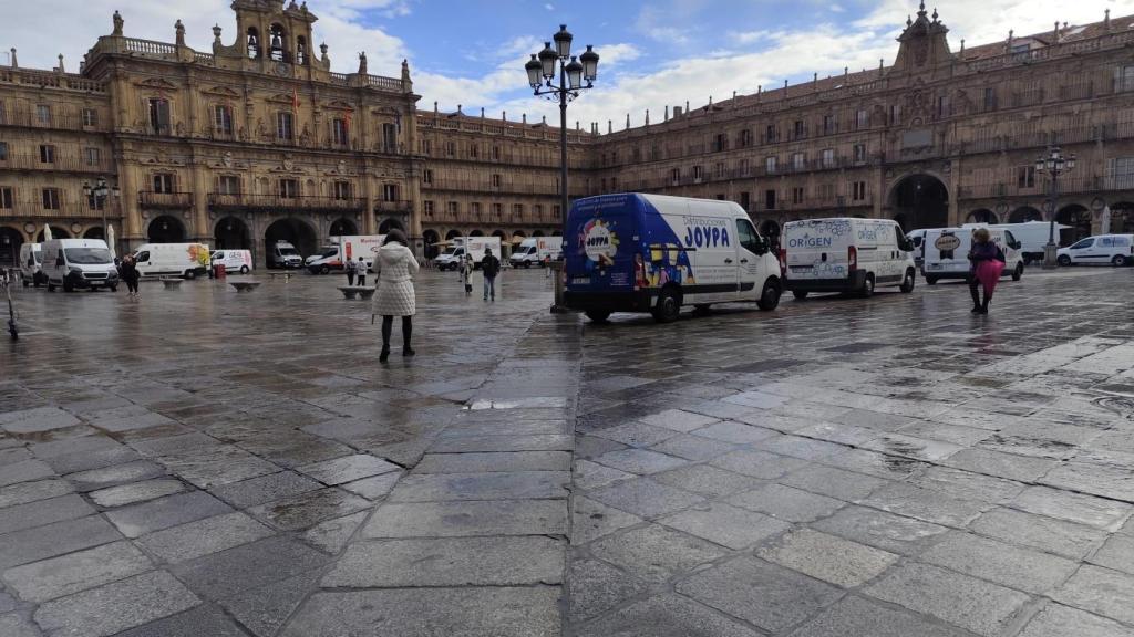 Servicio de carga y descarga en la Plaza Mayor de Salamanca