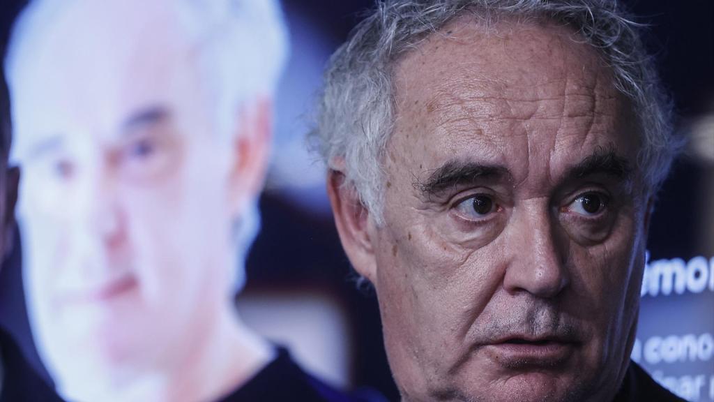 El chef Ferran Adrià atiende a medios a su llegada a una conferencia 'Imaginémonos: 100 años de innovación', en la Universitat Politècnica de València, a 11 de abril de 2024.