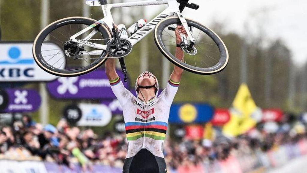 El ciclista neerlandés Van der Poel.