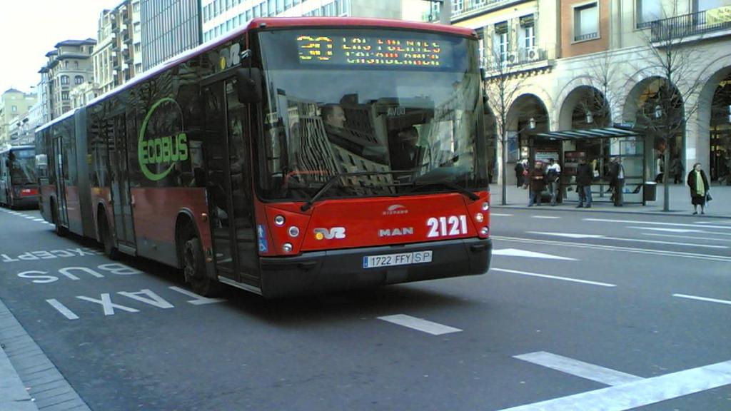 Uno de los autobuses urbanos de Zaragoza.