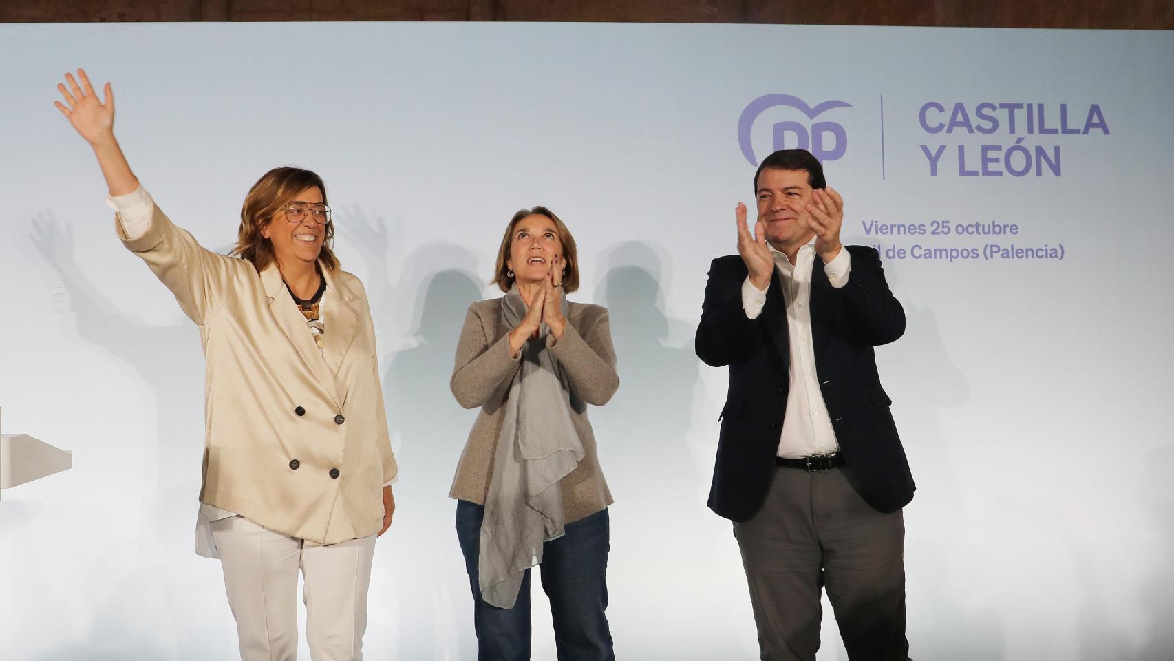 La secretaria general del Partido Popular, Cuca Gamarra ; y el presidente del PP de Castilla y León, Alfonso Fernández Mañueco, intervienen en Becerril de Campos(Palencia), junto a la presidenta del partido en Palencia, Ángeles Armisén, en un acto sobre conciliación