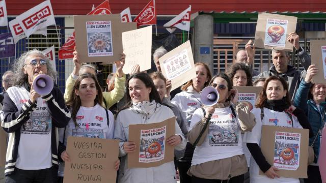 Concentración de los trabajadores de Bimbo frente a la factoría de Valladolid