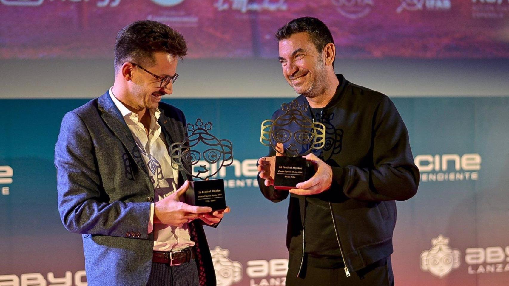 Arturo Valls y Félix Tusell reciben el Premio Especial Abycine en Albacete.