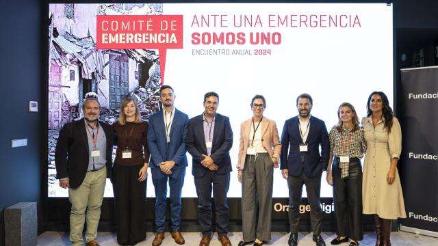 Foto de familia del Comité de Emergencia Español.