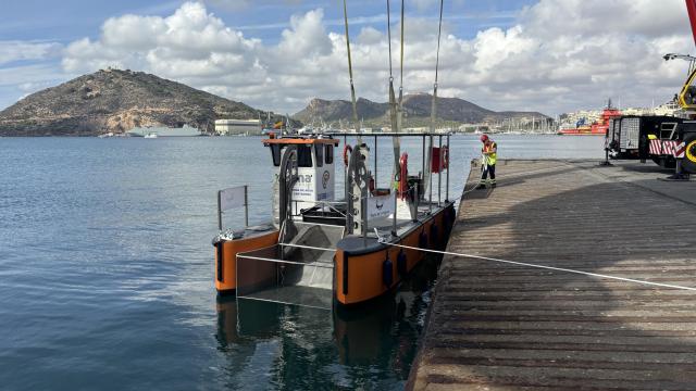 La botadura del buque 'Solica' en el Puerto de Cartagena.