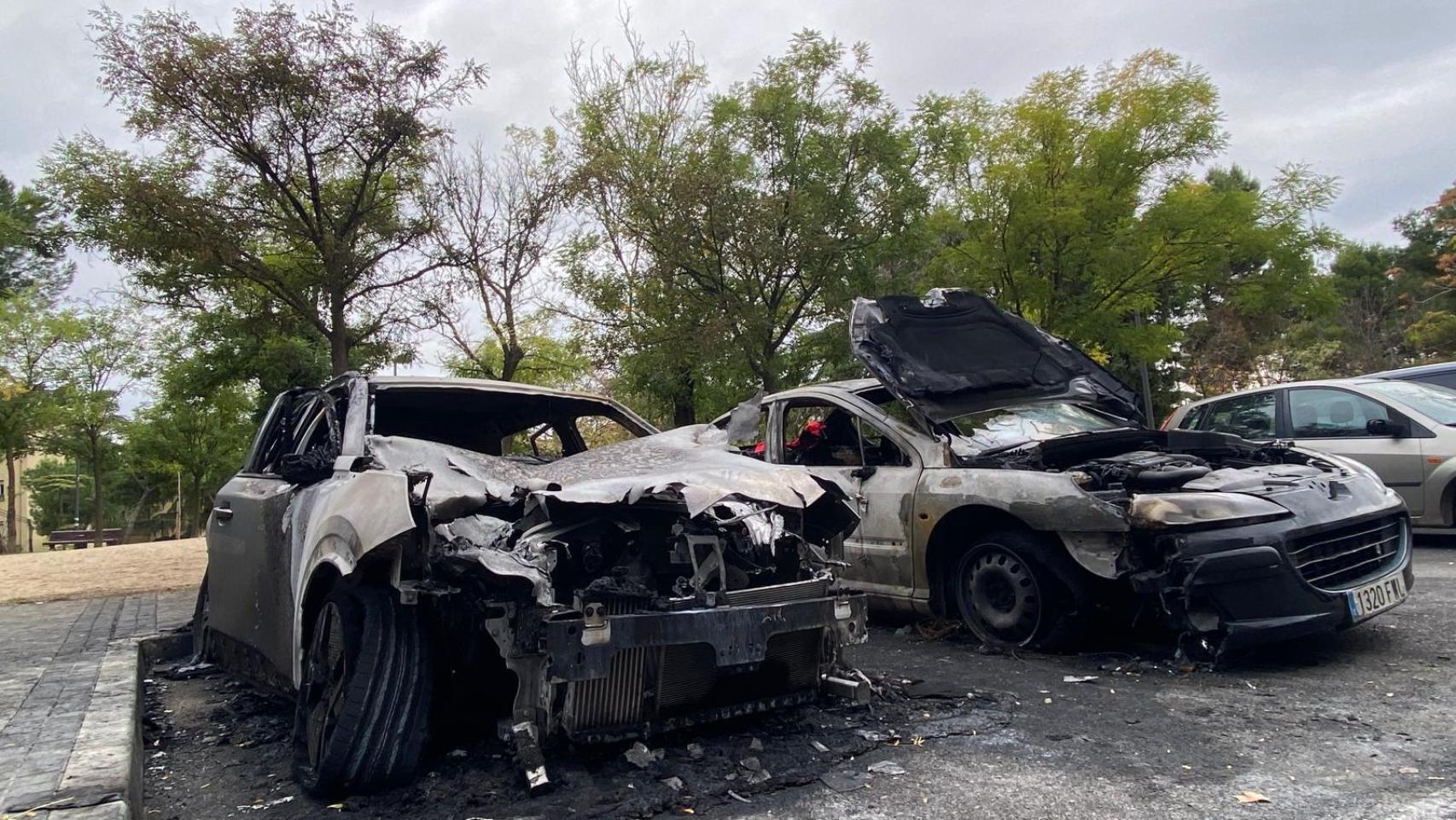 Dos coches vandalizados en Usera.