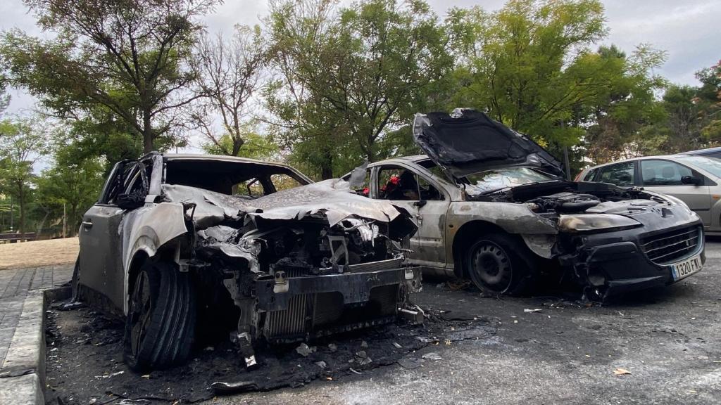 Dos coches vandalizados en Usera.