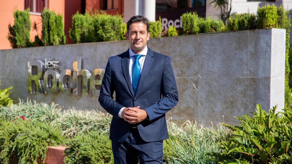 Carlos Díez de la Lastra, CEO de Les Roches, en el campus de Marbella.