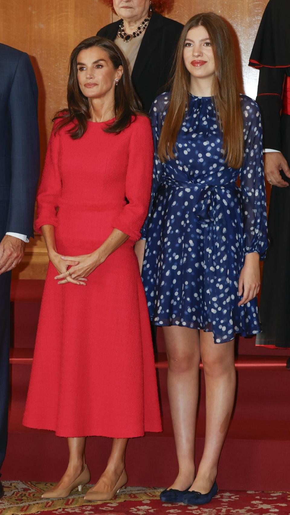 La Infanta, de lunares, con Letizia.