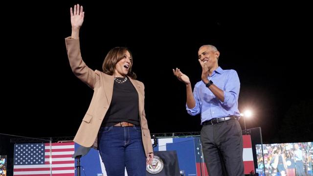 Kamala Harris y Baracak Obama durante el mitin ofrecido en Atlanta.